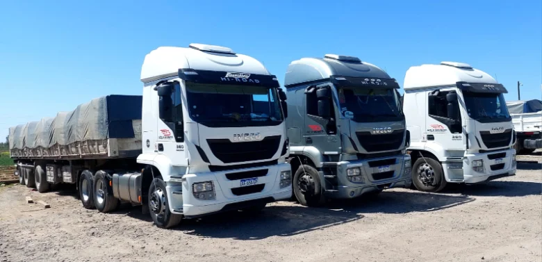 Tres camiones Iveco de la flota HOLAMUNDO